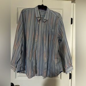 Men’s 3XL button up shirt.